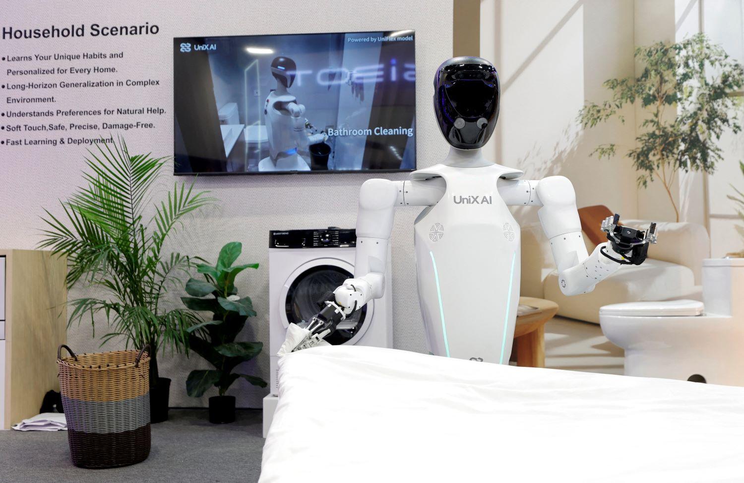 Humanoider Roboter hilft beim Bettenmachen