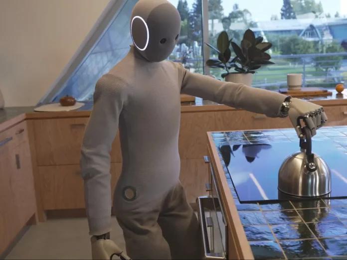 Humanoider Roboter unterstützt beim Kochen